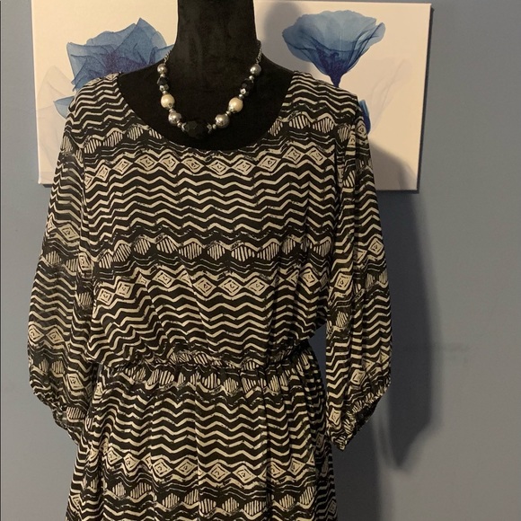 Espresso Dress
Black/Tan ( Cream) Dress .Size 1x - Picture 4 of 5